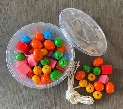 <p>51. WOODEN COLOR BEADS</p>