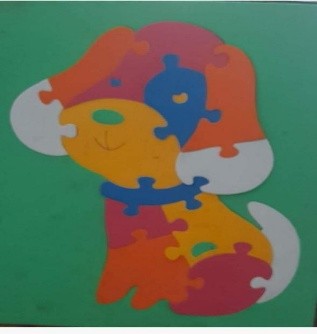 <p>73. DOG SHAPED RUBBER JIGSAW PUZZLE</p>